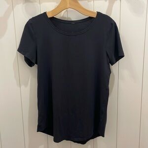 Lululemon black, soft cotton short sleeve T-shirt— excellent condition!!